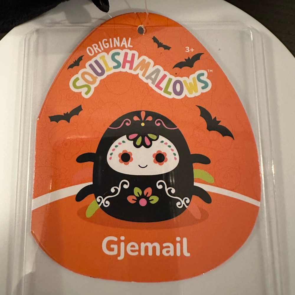 Squishmallows Gjemail the Spider (Day of the Dead) - Picture 5 of 10